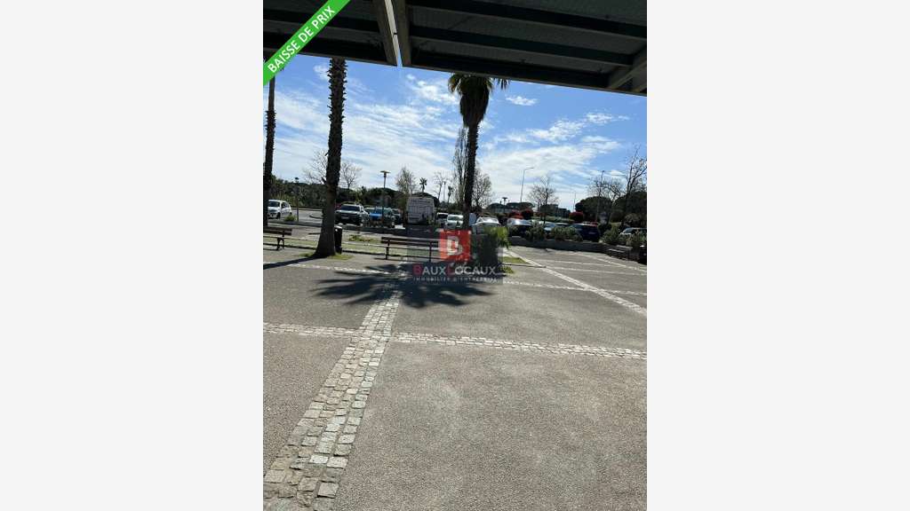 Boulangerie + murs à vendre empl N°1 à Fréjus
