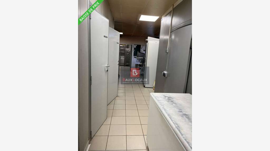 Boulangerie + murs à vendre empl N°1 à Fréjus
