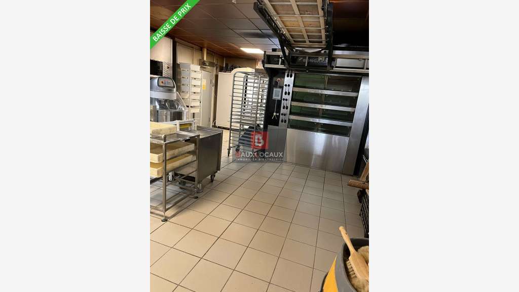 Boulangerie + murs à vendre empl N°1 à Fréjus
