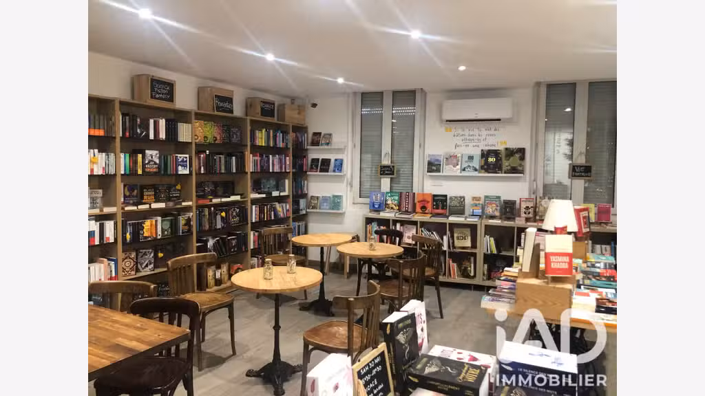 Vente librairie-café & murs clé en main à Galgon