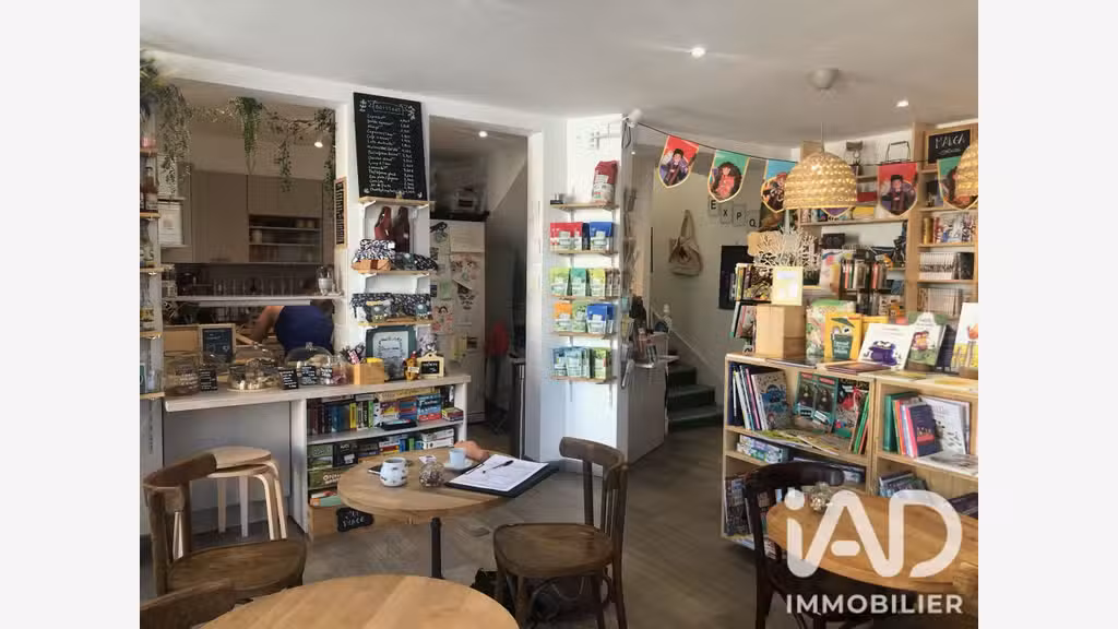 Vente librairie-café & murs clé en main à Galgon