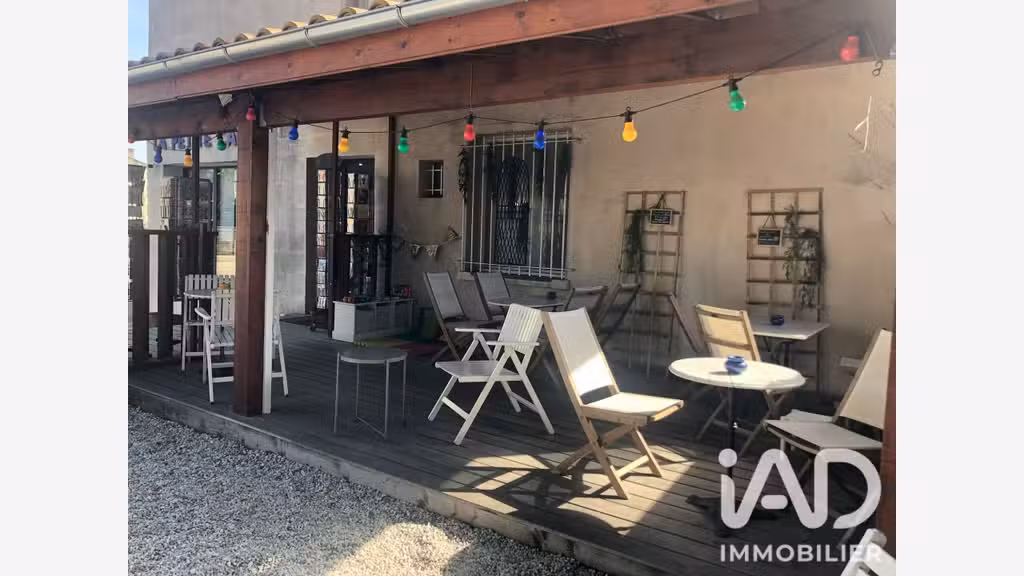 Vente librairie-café & murs clé en main à Galgon