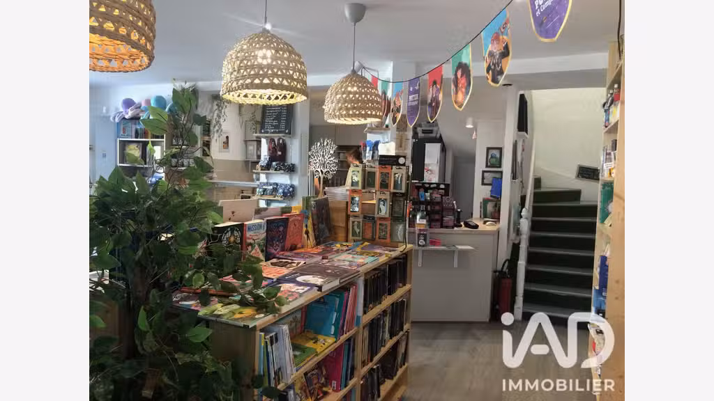 Vente librairie-café & murs clé en main à Galgon