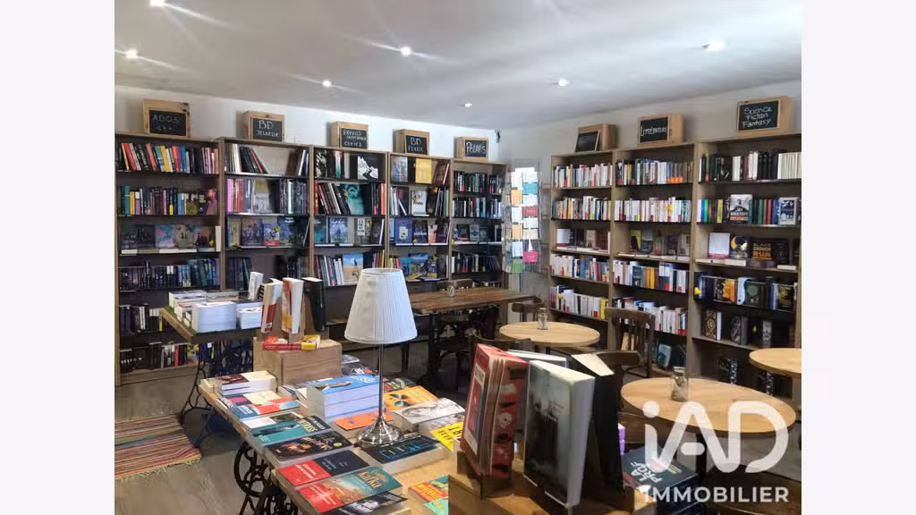 Vente librairie-café & murs clé en main à Galgon