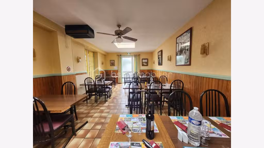 Murs et fonds beau restaurant bar à Guiscriff