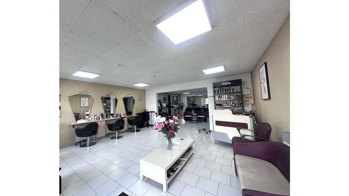 AV salon de coiffure 80m² emplacement idéal Istres
