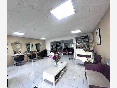 AV salon de coiffure 80m² emplacement idéal Istres