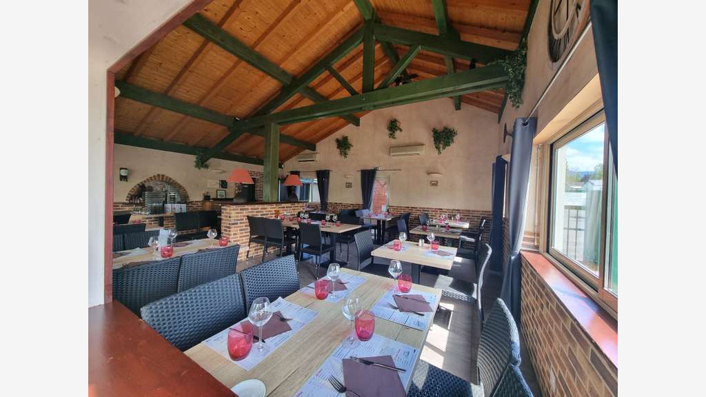 Murs et fonds restaurant face au lac Haute-Savoie