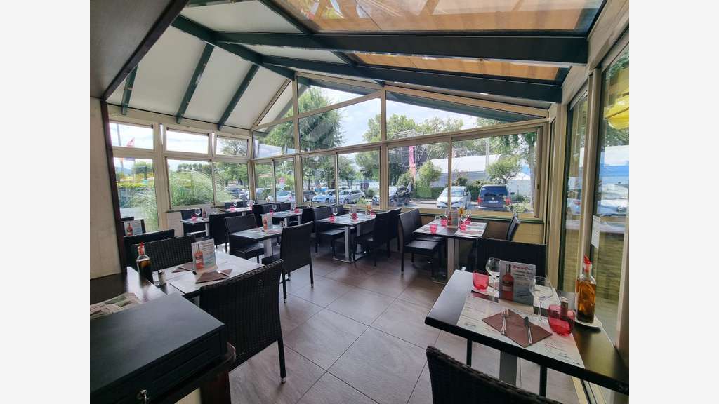 Murs et fonds restaurant face au lac Haute-Savoie