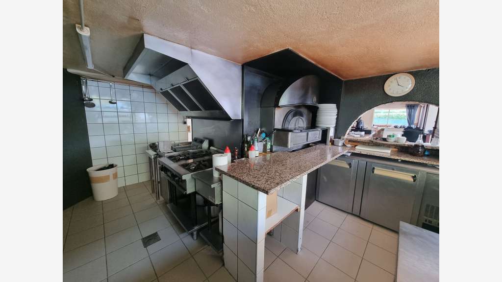 Murs et fonds restaurant face au lac Haute-Savoie