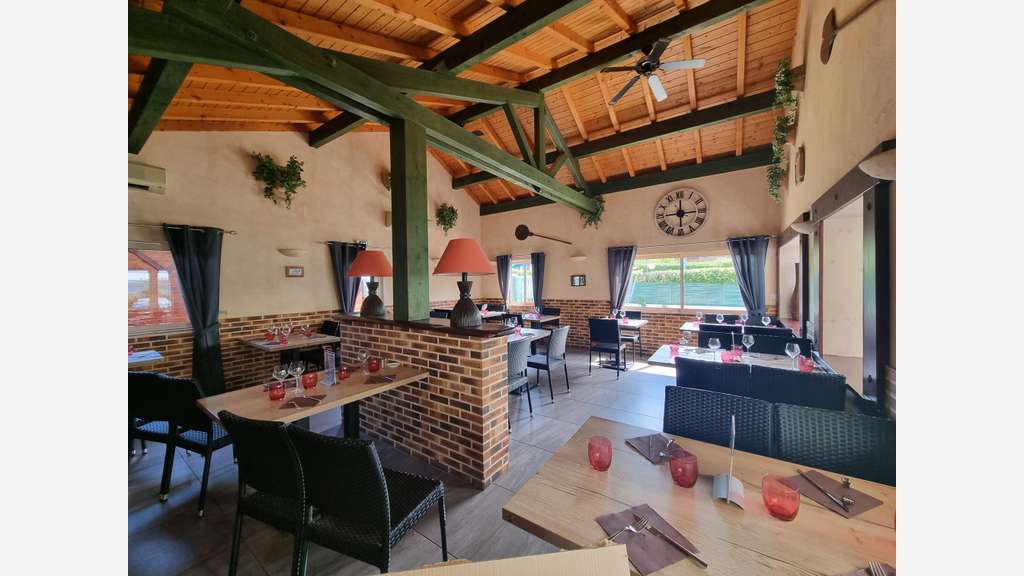 Murs et fonds restaurant face au lac Haute-Savoie