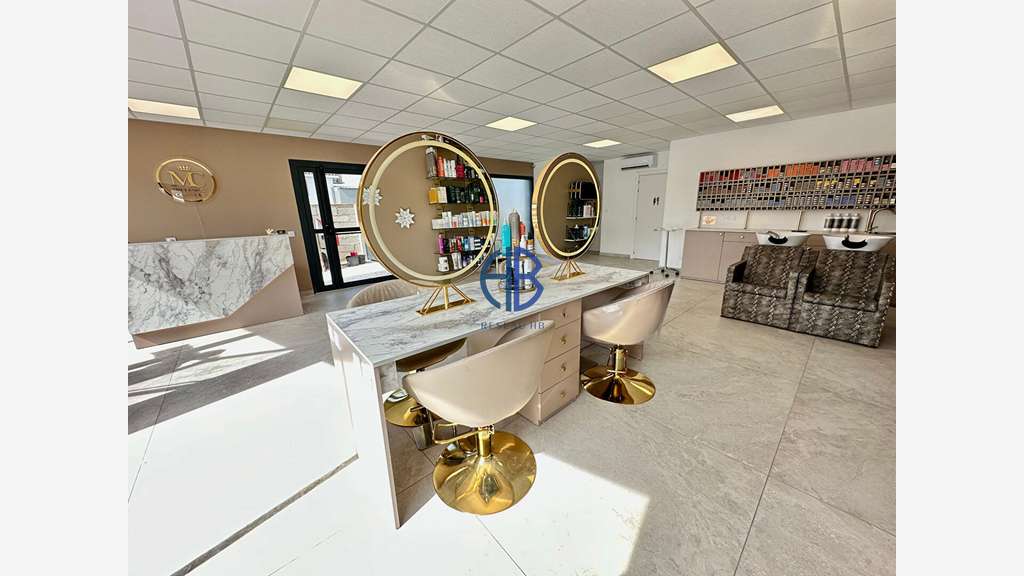 AV superbe salon de coiffure neuf  90m² Marseillan