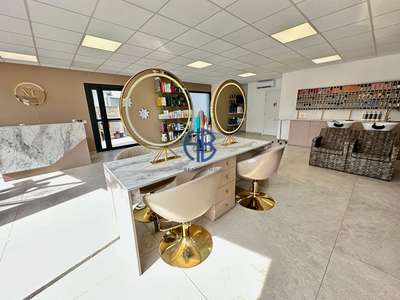 AV superbe salon de coiffure neuf  90m² Marseillan