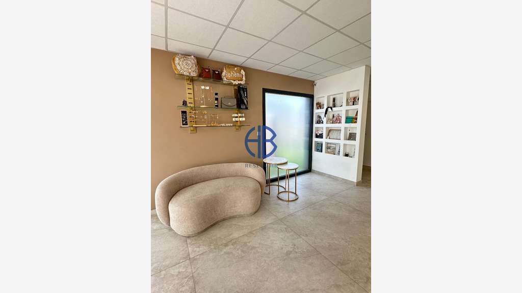 AV superbe salon de coiffure neuf  90m² Marseillan