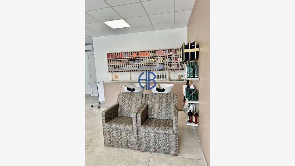 AV superbe salon de coiffure neuf  90m² Marseillan