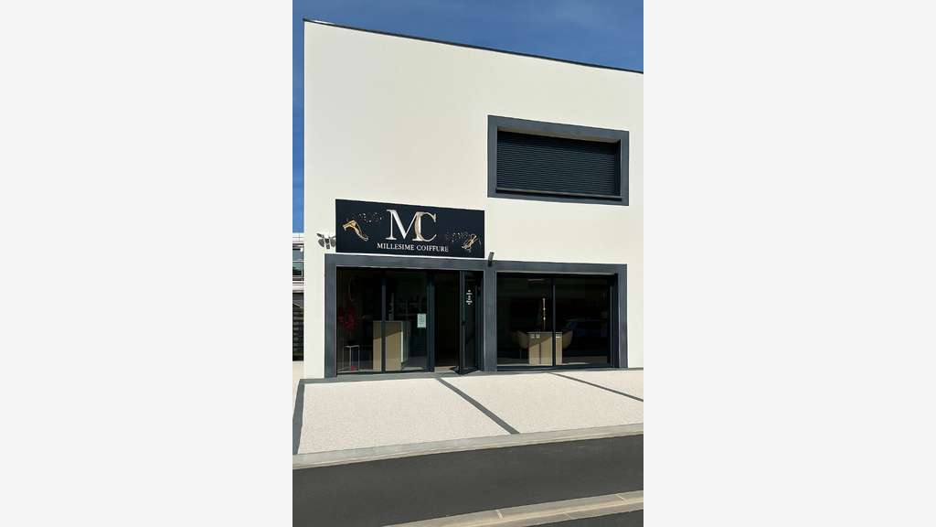 AV superbe salon de coiffure neuf  90m² Marseillan