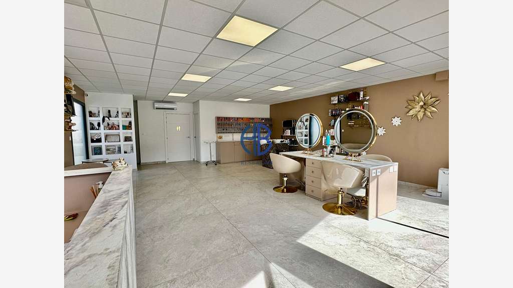 AV superbe salon de coiffure neuf  90m² Marseillan