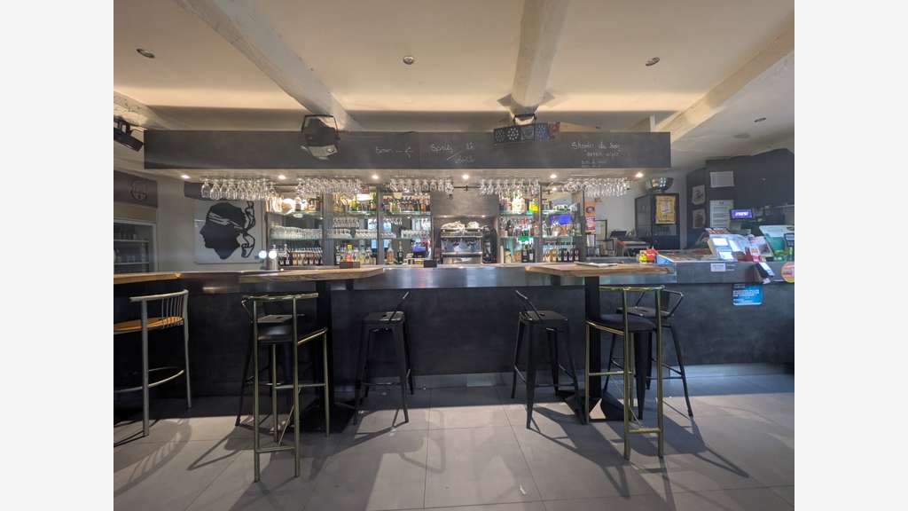 AV bar Licence IV + logement fonction à Meyrargues