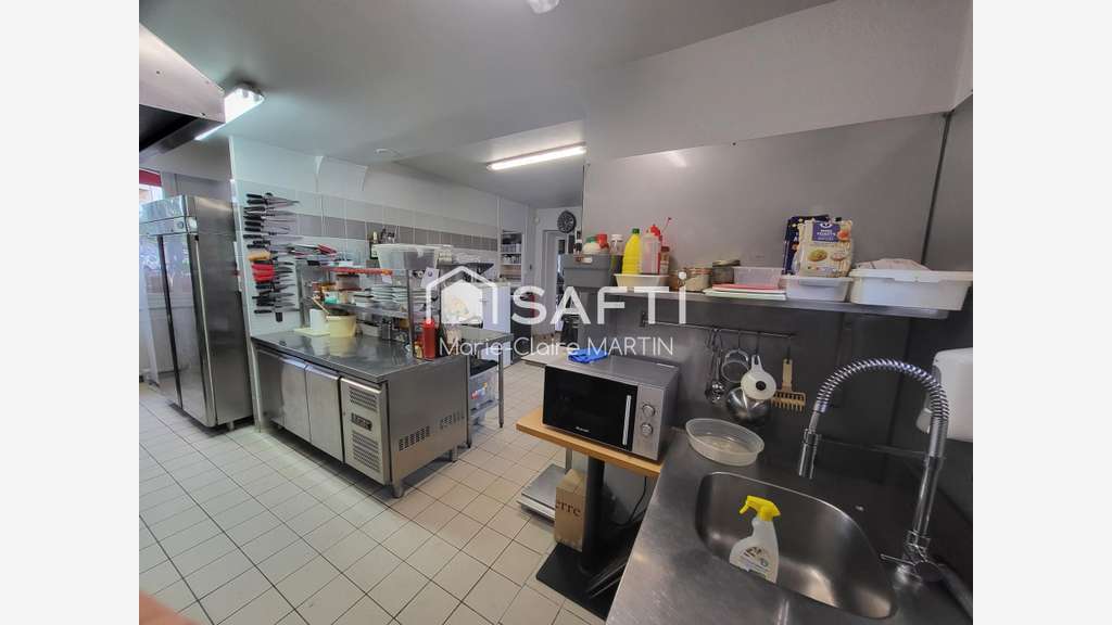 AV murs FDC logement restaurant à Morestel centre