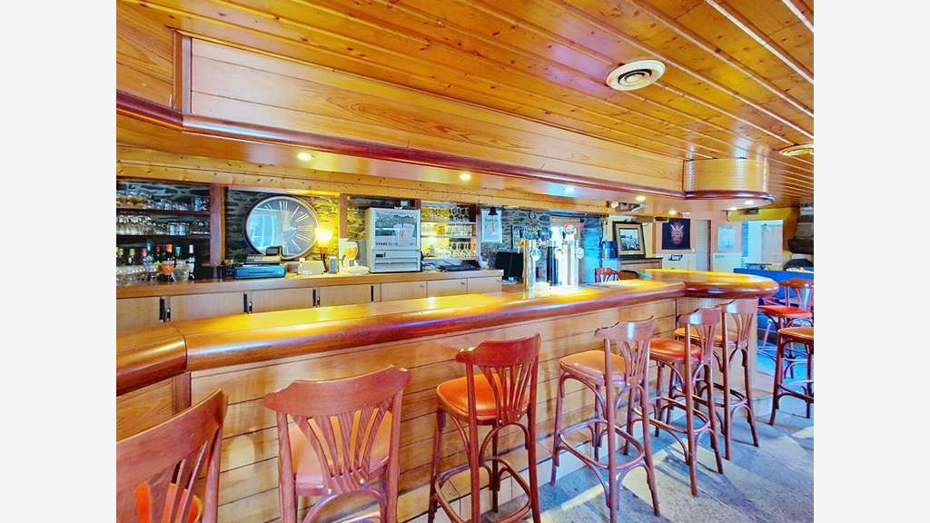 AV murs et fonds restaurant Lic IV près de Morlaix