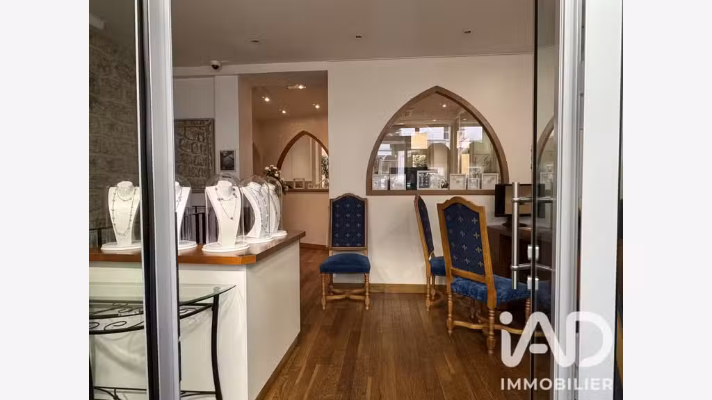 Vente murs et FDC joallerie de 80m² à Paris 75016