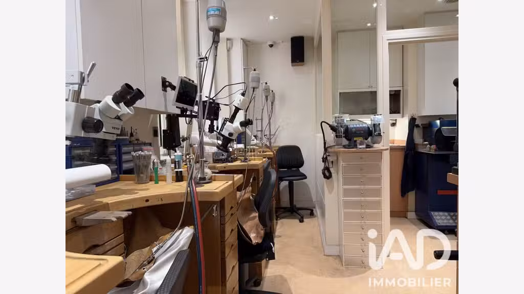 Vente murs et FDC joallerie de 80m² à Paris 75016