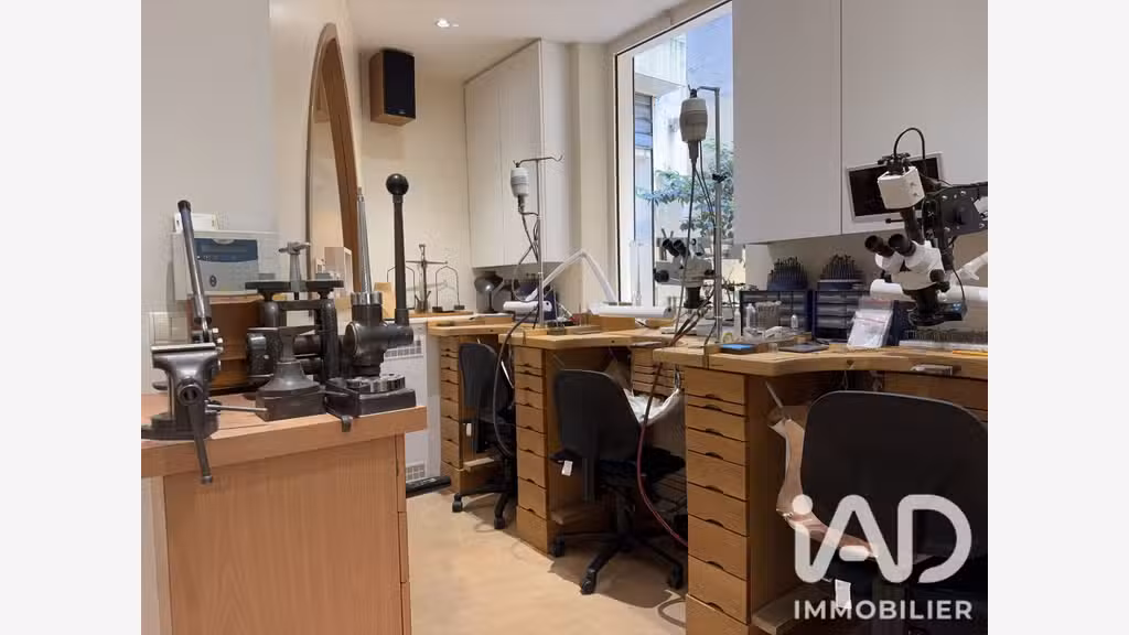 Vente murs et FDC joallerie de 80m² à Paris 75016