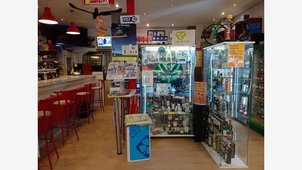Bar tabac murs et fonds avec logement à Périgueux