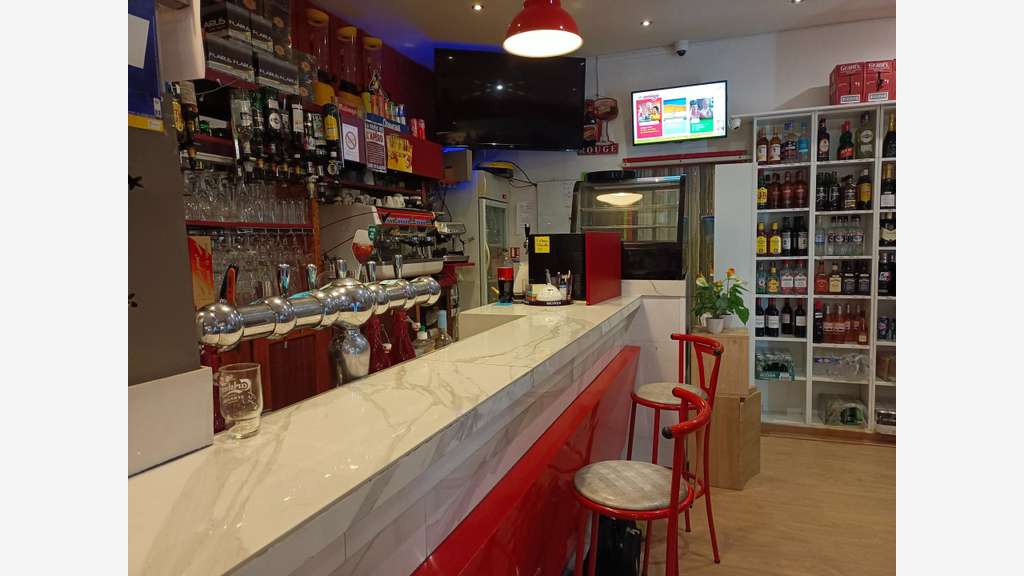 Bar tabac murs et fonds avec logement à Périgueux