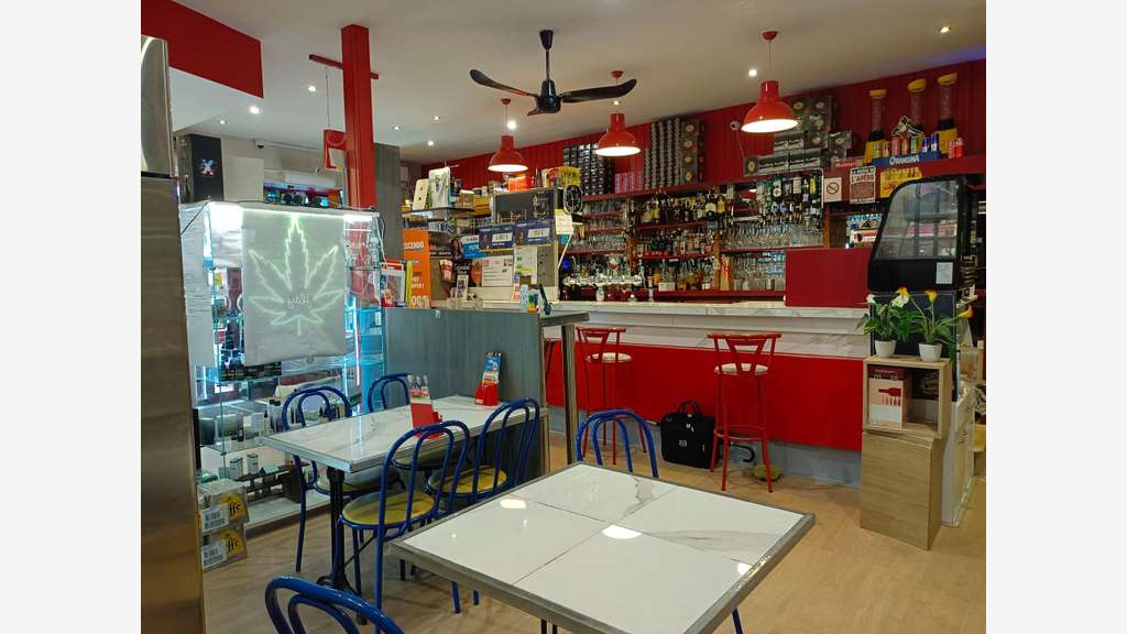 Bar tabac murs et fonds avec logement à Périgueux