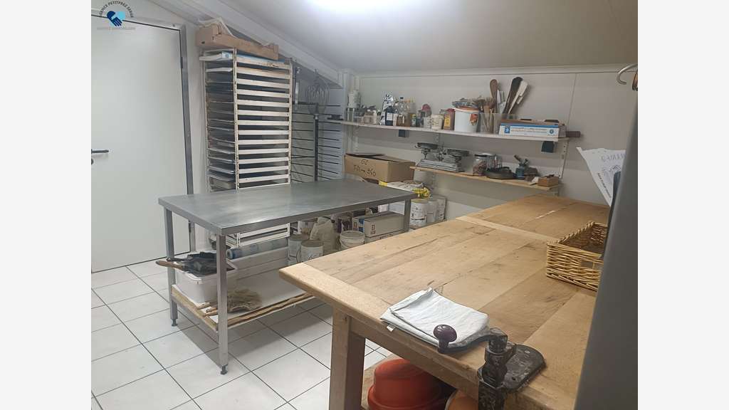 Vente boulangerie viennoiserie atypique à Peyrole