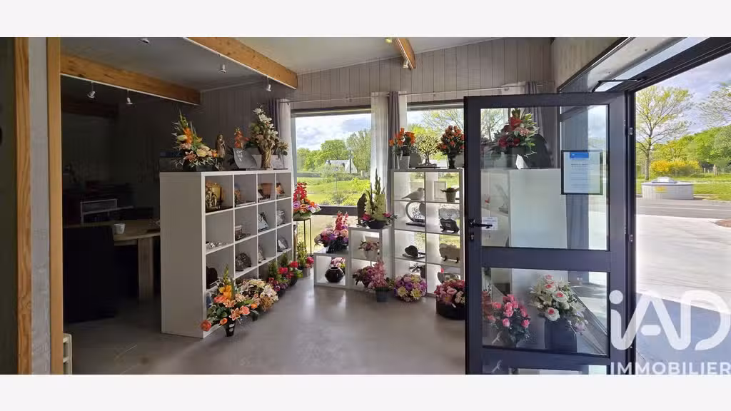 AV FDC pompes funèbres 61m² Plumelec empl strat