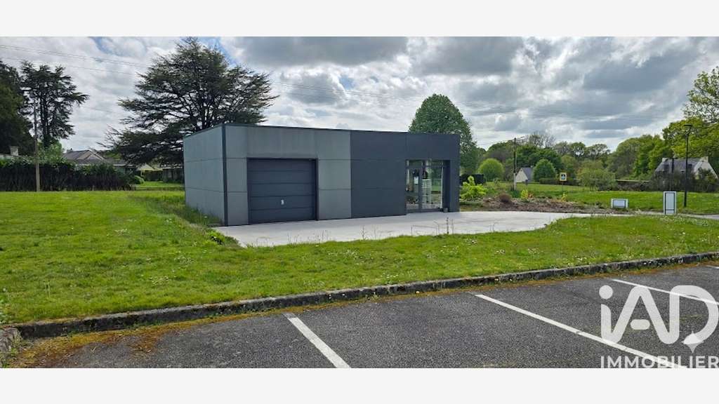 AV FDC pompes funèbres 61m² Plumelec empl strat