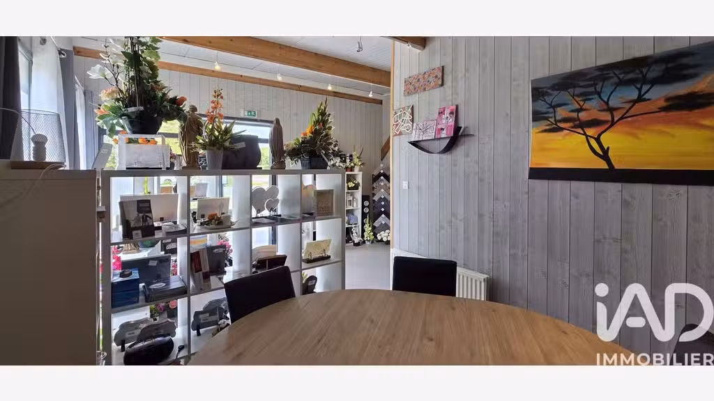 AV FDC pompes funèbres 61m² Plumelec empl strat