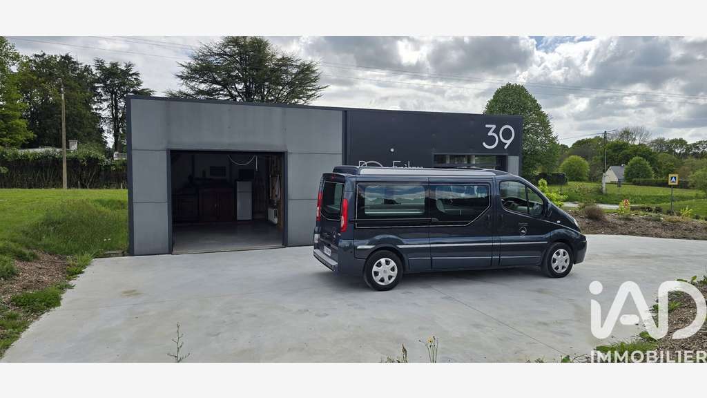 AV FDC pompes funèbres 61m² Plumelec empl strat