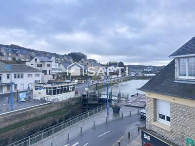 Murs et fonds à Port en Bessin avec vue sur la mer