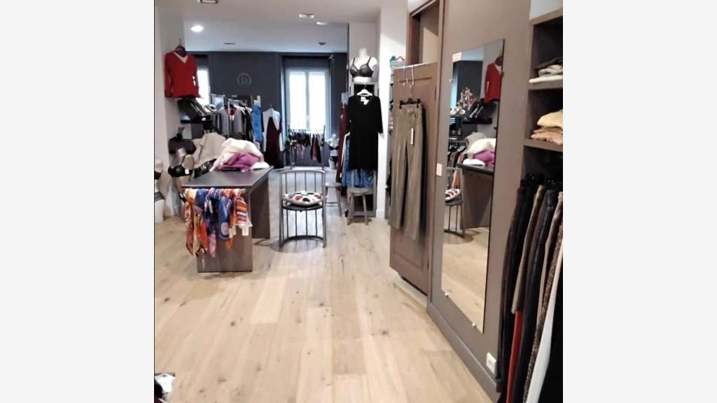 Vente boutique de prêt à porter à Souillac
