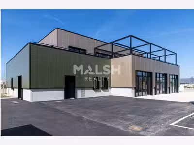 Local commercial neuf pour restaurant à Toussieu