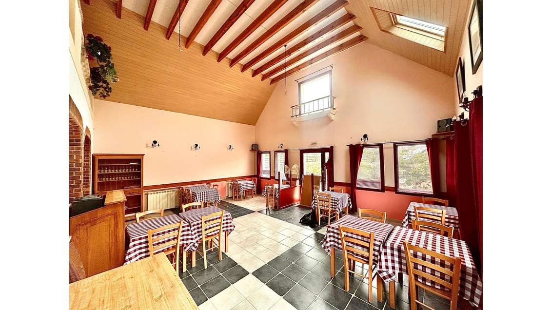 AV restaurant pizzeria de 128m² à Trégastel