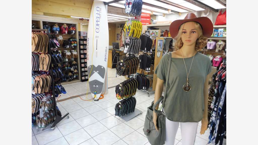 Vente FDC vêtements de marque accessoires à Valras