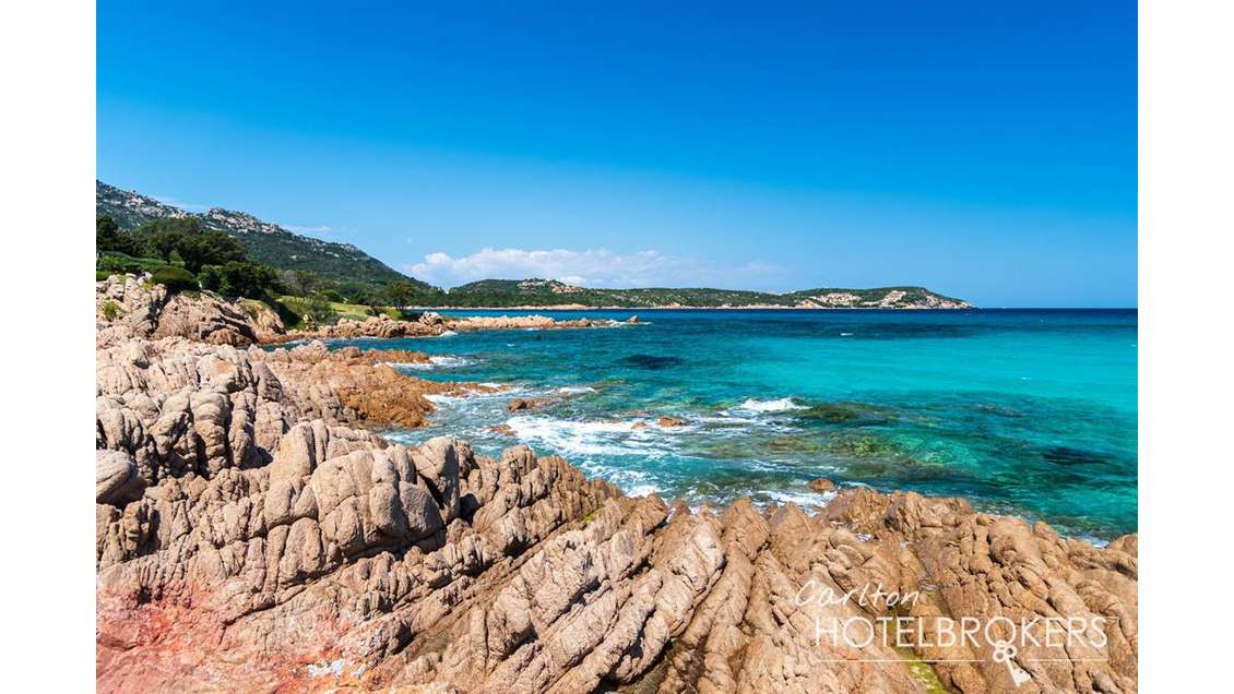 Vente hôtel à construire pieds dans l'eau côte Var