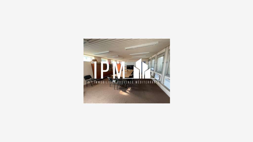 A vendre local mixte 807m² 13220 La Mède 