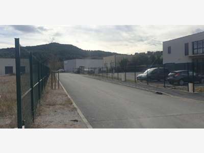 Vend locaux d'activité 600m² à Vaison-la Romaine