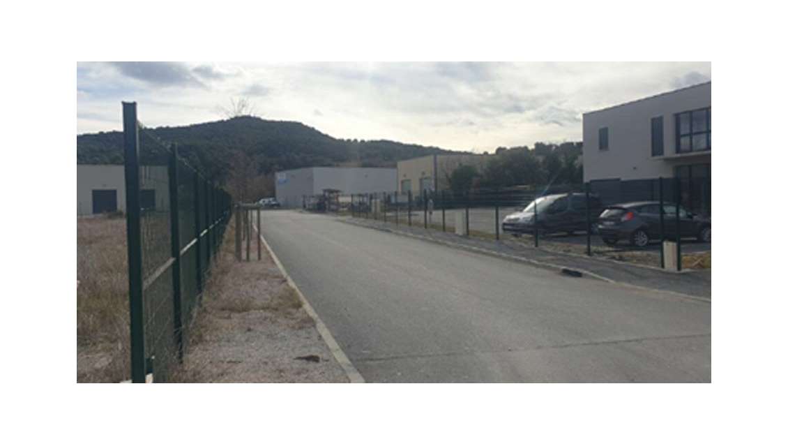 Vend locaux d'activité 600m² à Vaison-la Romaine