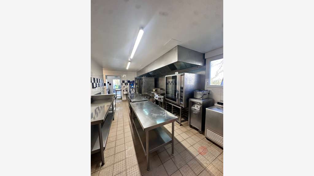 A vendre FDC traiteur+ ensemble immobilier 47