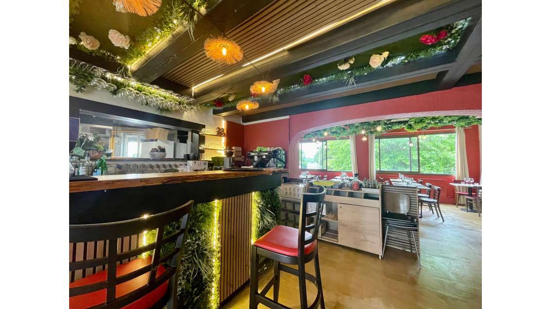 AV murs restaurant occupés en bord de Loire