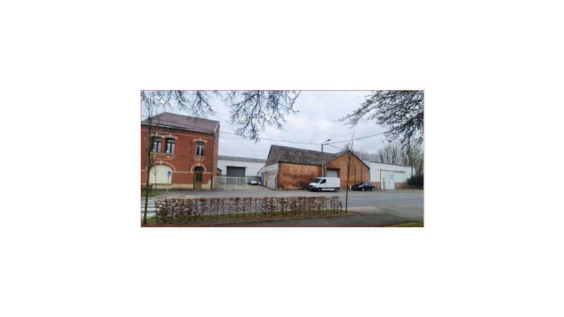 À vendre locaux industriels 3800m² à Vendegies