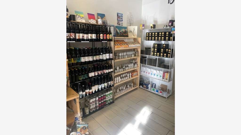 Cave à vin & épicerie fine à vendre à Aime