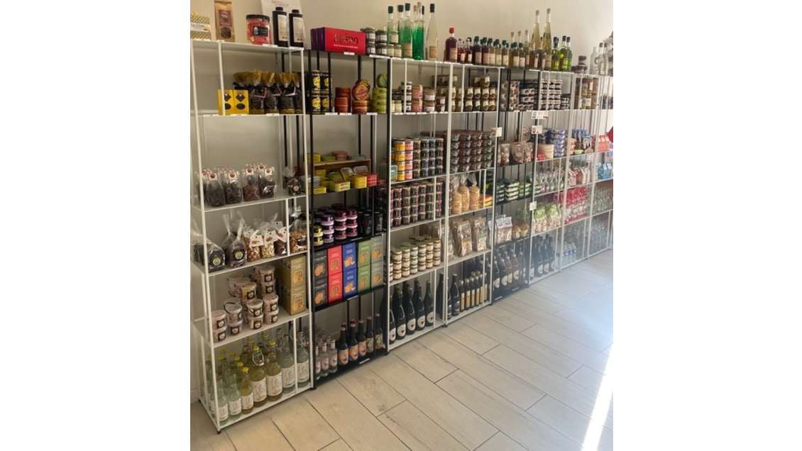 Cave à vin & épicerie fine à vendre à Aime