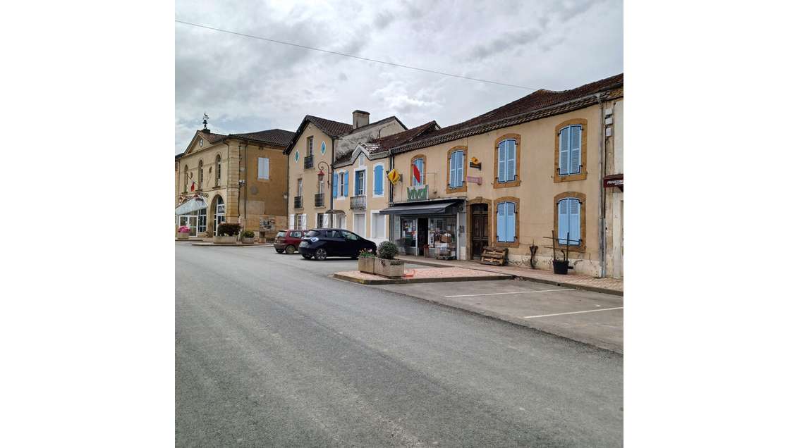 FDC alimentaire multi-services à vendre Viella 32